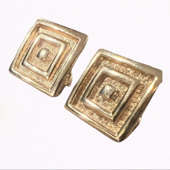 Vintage Monet Signed Bright Gold Square Or Diamond Clip Back Earrings - Picture 2 of 10